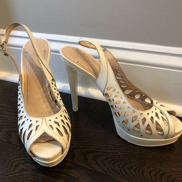 BCBG WHITE CUTOUT PLATFORM HEELS - Picture 2 of 2